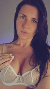 WoW_Courtney Public Foto 2