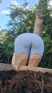 Gardening od Emily33333  9 snímek