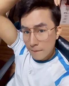 andrewmhilton_ This is me Pic 4