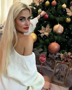 SelenaDaze Cuddles & Confessions Foto 2