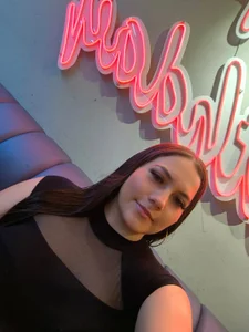 Mia_Hillss Public Immagine 