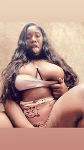 nahiroby_ebony: Public ( 4 фото)