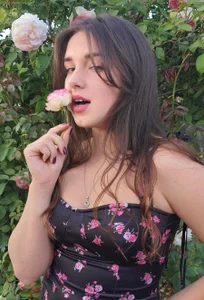 Sofia_Hugs Public Pic 4