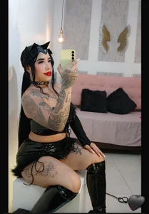 zhamira_21 latex and leather my sexy and natural body Foto 4