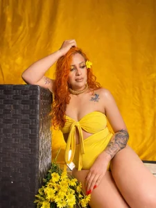 YELLOW FLOWERS AND HONEY🌻🍯 od sahra_taylor_  7 snímek