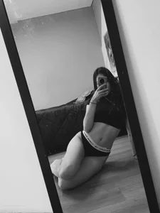 JenFoxx Black & White 🖤🤍 slika