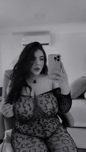 Harmonybabe_ Which part of these photos can you not stop looking at? 😏 Immagine 