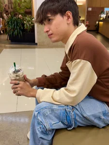 Having a Starbucks coffee ☕️☕️ od Naim_TheKing  4 snímek