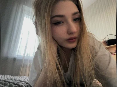 lying around at home de AveryBerkson  4 Imagens