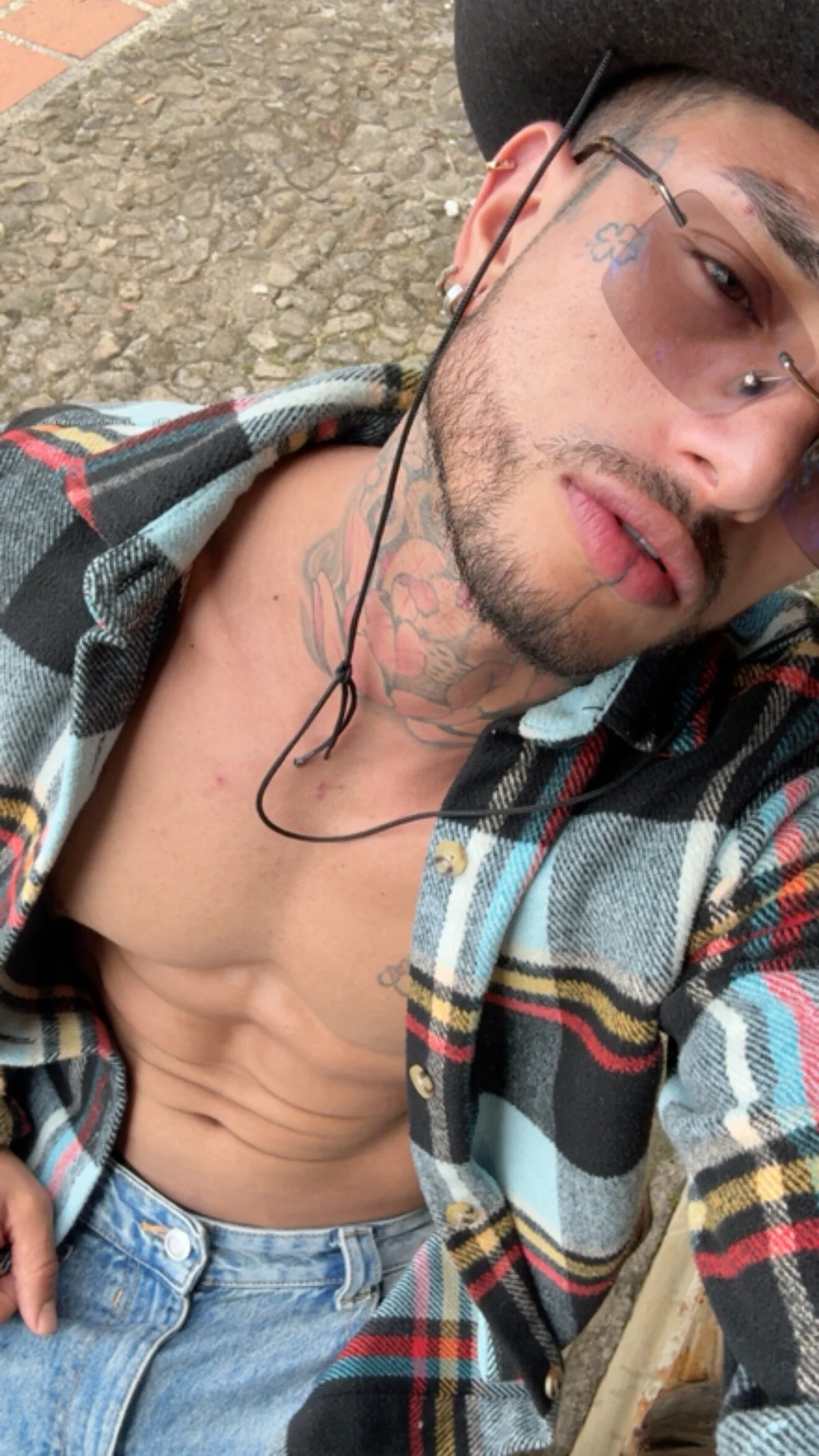 ภาพที่กำลังนิยมของ Alanrodgers  1785