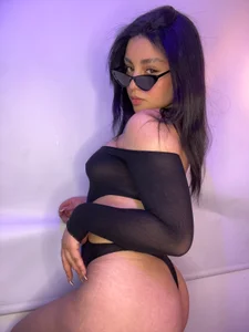 Anna_Blade_ 🖤🌸My favorite colour is black. What’s yours?😍🙈 Poză 2