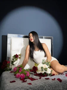 miel_latina Love vibes only 🌹 Pic 2