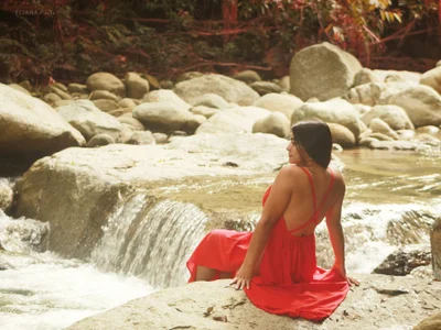 alison_villalobo Red Pic