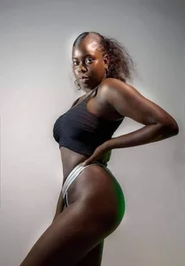 Vicky-brasho Public Pic 5