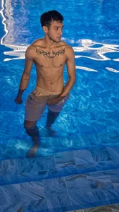 JaredTorres_ pool night 🤤 Foto
