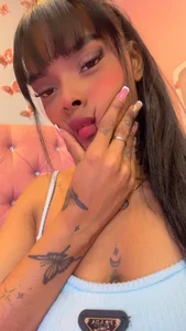 EmmaEbony_ Shall we play for a little while… or are you going to resist?💗💙 Kuva 4