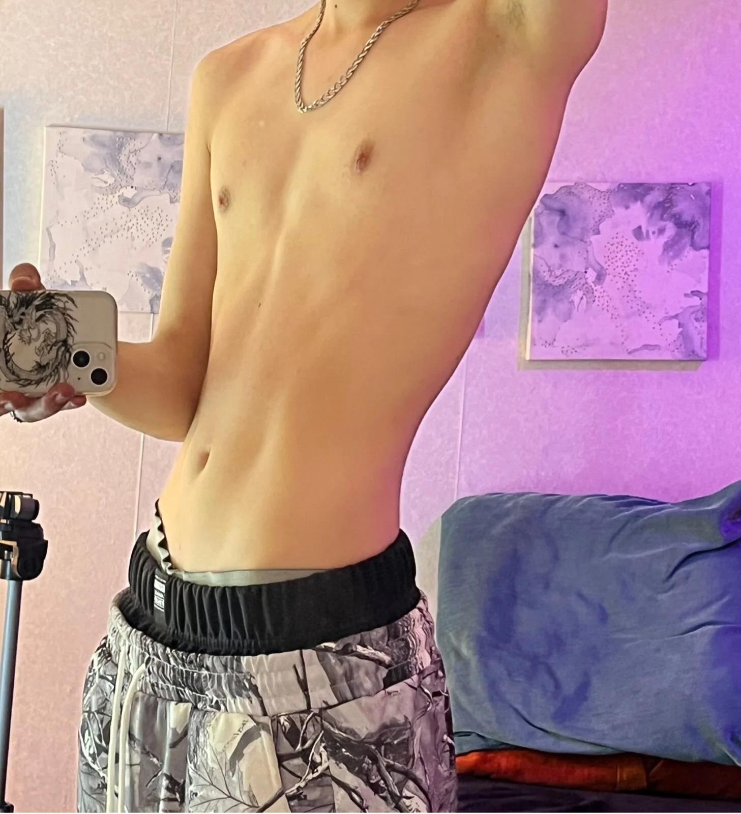 Demian_HushPublic Bild