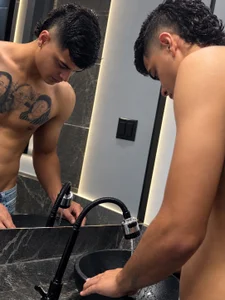 BuckAdams Can you handle all this attention? 👀 Foto
