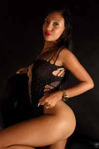 naomi_kyse Give me your warmth🔥🍆 Pic 2