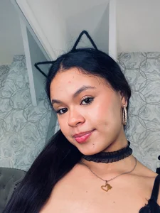 amara_rousse cute face Pic 3