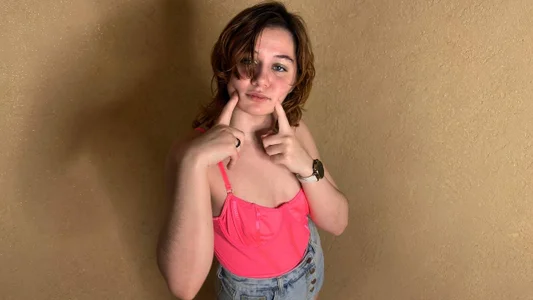 ElizabethRedWings's is is pink? Sex Photo 4