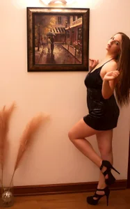 ElizabethBronks I love art 🧡 Pic 4