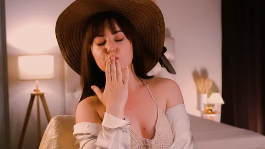 AnnTerry_ The lady in the hat Pic 4