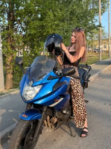 TomikoGiroux Moto Adventures Gambar 3