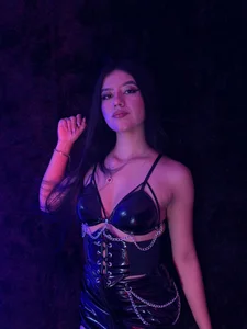 🔥🔥 de AryaNorvik  5 Imagens