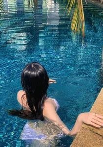 Malina5 Poolside Temptation Pic