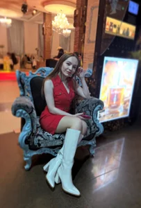Izabella_Fox Public  2টি ছবি