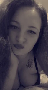 Claire_Sunny Public Pic 7