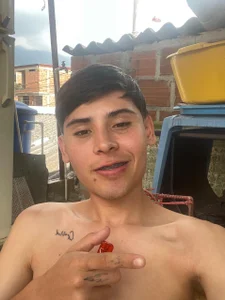 Public de andyyy_527  2 Imagens