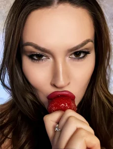 AliceOfWondersS 🍓😏 Pic 2