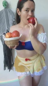 loreen_grey La reina tenía razón… esta belleza sí da miedo 💖🍎 Foto 6