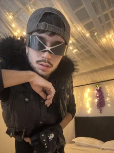 Me 2 de Adrien_polo  Imagens