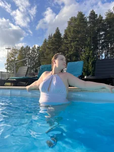 A mini photo session in an open‑air pool. od Seductive_She_Wolf  5 snímek