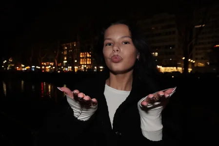 Internet kiss od MaydaCornwall  2 snímek