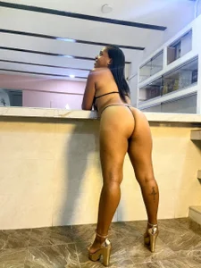 BrianaHazel 🥵👅 A WELL SEASONED ASS 🍑💦 Pic 3