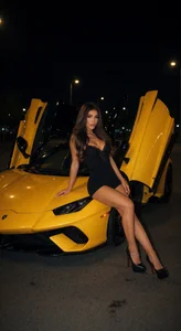 AshleyLuxxe 💛 Hình 2