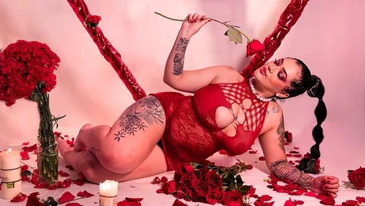 KayllaEvanss_ 💋 "In your gaze I find the fire that lights my desire." Poză 3