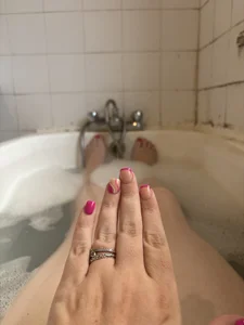 HairyButHot Public Pic 4