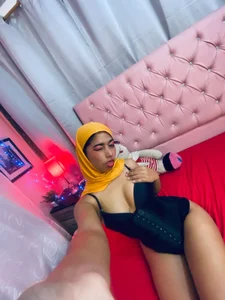 Do you want to be with me for a moment 🥰 de NadiaKarim_  Imagens