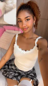 ImaniOkoye: Failing anatomy... 👩‍🏫🔥 ( 2 фото)