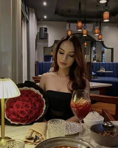 Alicegreenexx Public slika 3