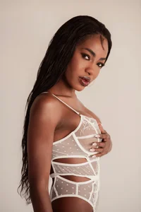 TahliaMoreau Whispered Beauty🤍  5টি ছবি