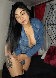 Victoria_Jonhss Public  7. fénykép