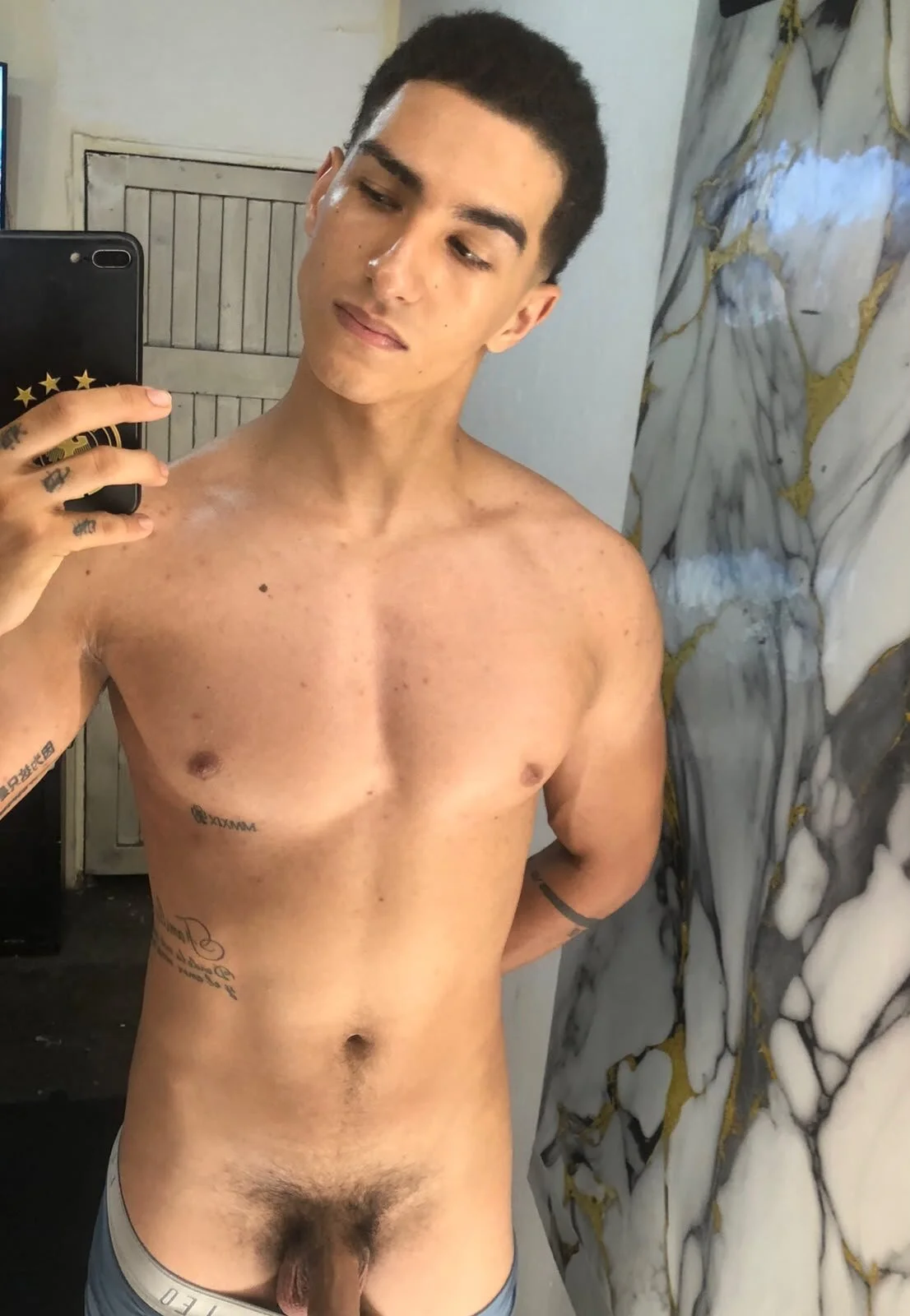 Goldendesirexx 님의 트렌드 중인 사진  3096개