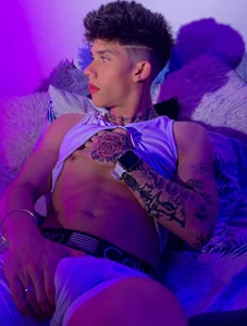 thiagomurphyy NEON 💙💜 Pic 4