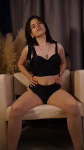 IleanaPishko: Leaning Closer ( 3 фото)